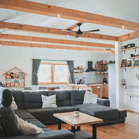 Pod Skalkami 度假居 *