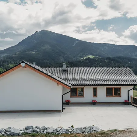 Pod Skalkami Сasa de vacaciones Dolny Kubin