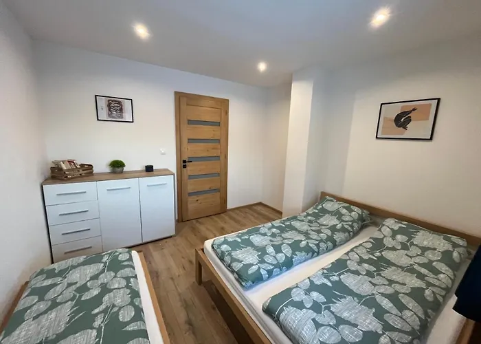 Pod Skalkami 펜션 돌니 쿠빈